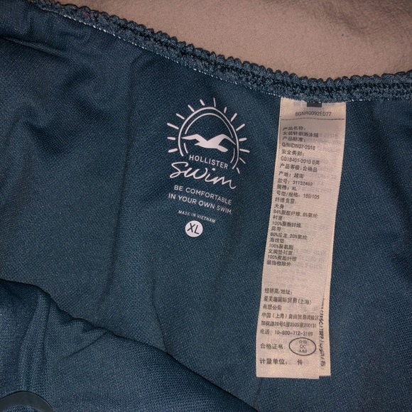 🚨HOLLISTER - 1 Piece Bathing Suit - Picture 4 of 4